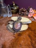 Amulette en Bois Fossile — Ancrage & Stabilité