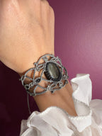 Bracelet manchette en labradorite « Billy » – Micro-macramé fait main
